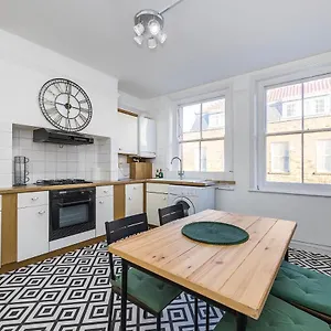 Apartment Indigo City, London